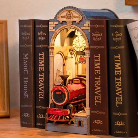 ROBOTIME Składany Drewniany Model 3D LED - Book Nook Podróż w czasie