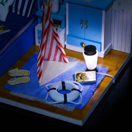 LITTLE STORY Składany Drewniany Model LED -  Leo's room