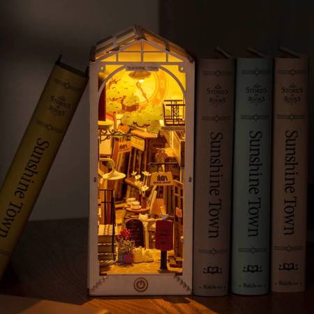 ROBOTIME Składany Drewniany Model LED - Book Nook Słoneczne Miasto