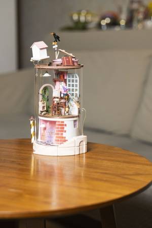 ROBOTIME Składany Model LED w Akrylowej Tubie - Samotny Sąsiad